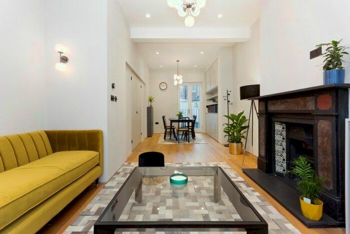 3 Bedroom Flat To Rent In Brewster Gardens, North Kensington, W10