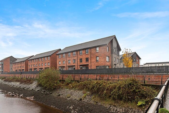 4 Bedroom Town House For Sale In Fingal Avenue, Renfrew, PA4