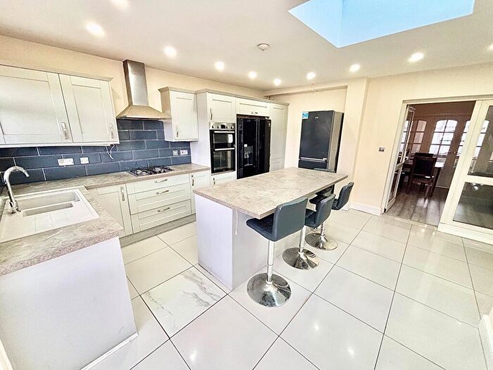 6 Bedroom House To Rent In Reede Road, Dagenham, RM10