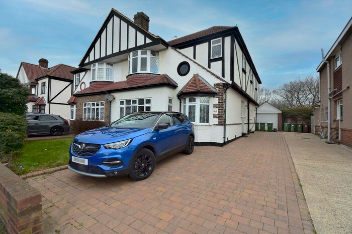 5 Bedroom Semi-Detached House To Rent In Faraday Avenue, Sidcup DA14