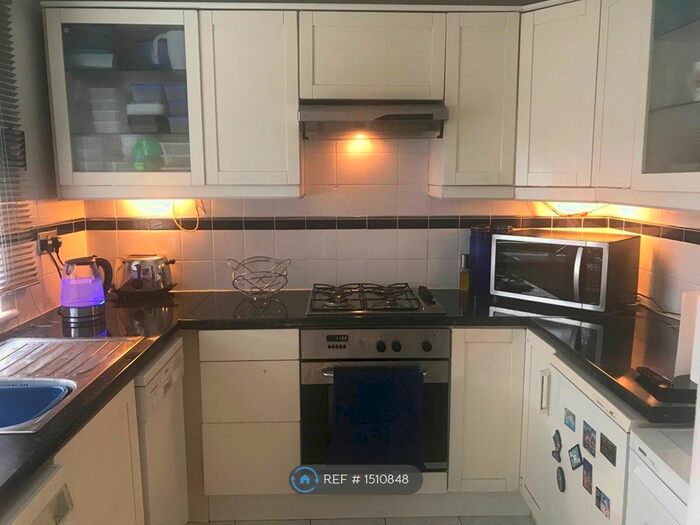 1 Bedroom Flat To Rent In Heath Road, London, SW8