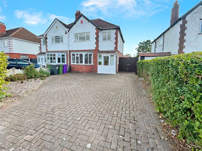 3 Bedroom Semi-detached House For Sale In Blackhalve Lane, Wolverhampton, West Midlands, WV11