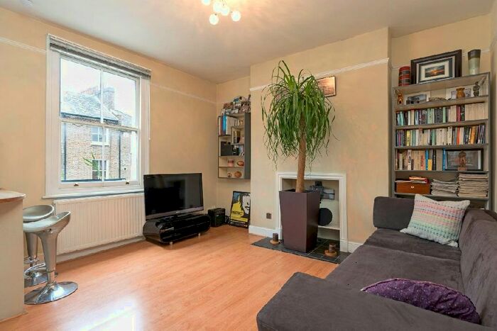 2 Bedroom Flat To Rent In Hoppers Road, London, N21