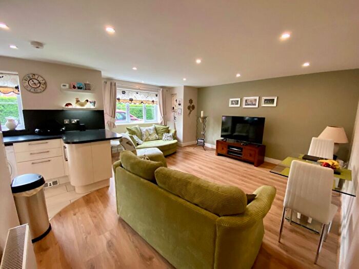 2 Bedroom Apartment To Rent In Reading Road, Winnersh, RG41