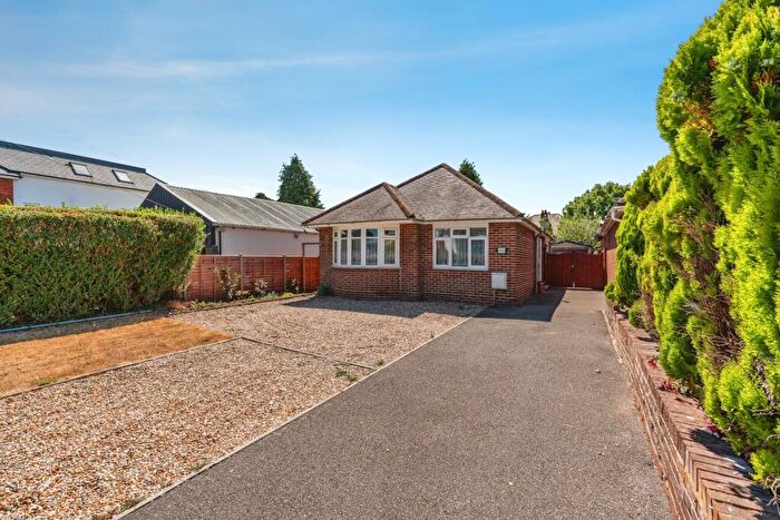 3 Bedroom Bungalow For Sale In Portsmouth Road, Southampton, Hampshire, SO19