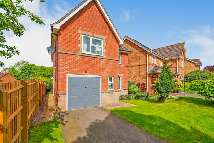 3 Bedroom Detached House For Sale In Smarts Close, Brackley, Northamptonshire, NN13