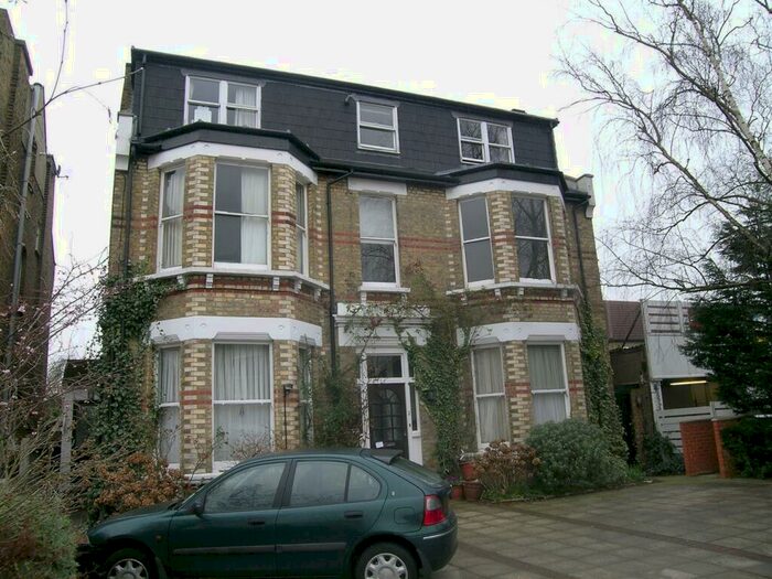 3 Bedroom Flat To Rent In The Avenue, Surbiton, KT5
