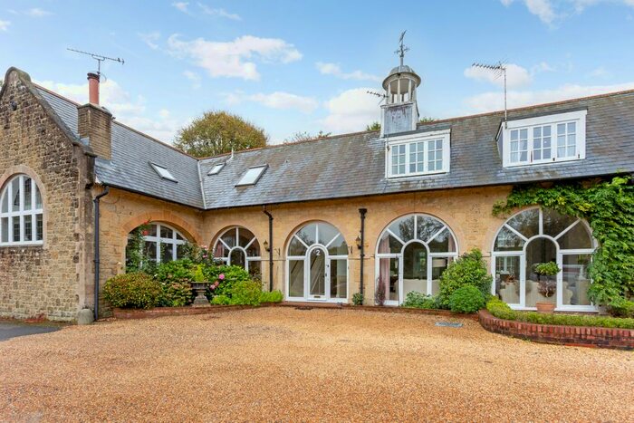 3 Bedroom Terraced House For Sale In Hollycombe, Hollycombe, GU30