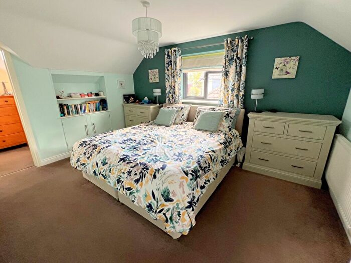 4 Bedroom Chalet For Sale In York Avenue, New Milton, Hampshire., BH25
