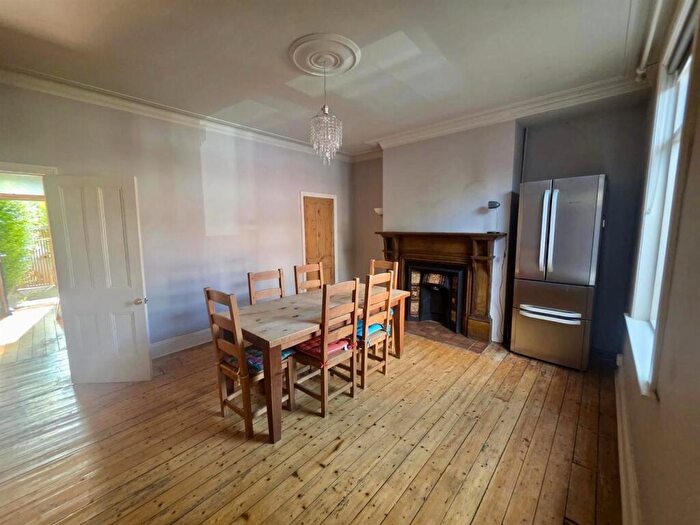 3 Bedroom Terraced House To Rent In Armley Ridge Road, Leeds, LS12