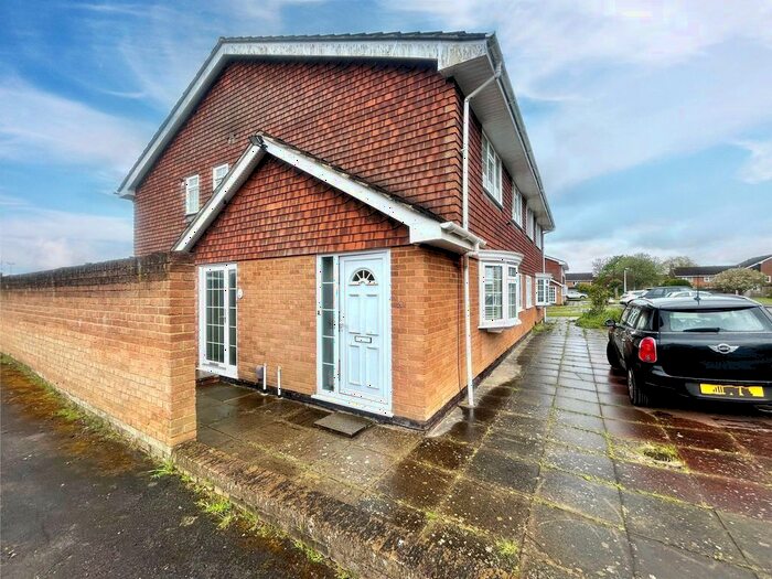 2 Bedroom Maisonette To Rent In Avondale, Maidenhead, Berkshire, SL6