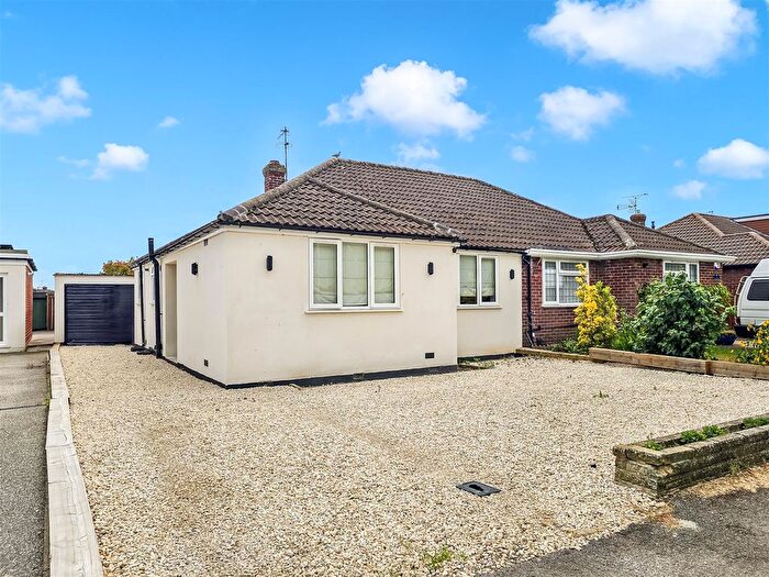2 Bedroom Semi-detached Bungalow For Sale In Pooleys Lane, Welham Green, AL9