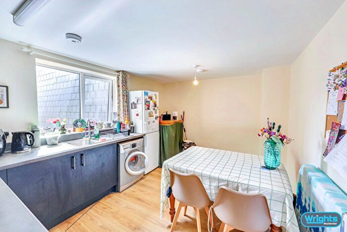 2 Bedroom Flat To Rent In A Wells Road, Bath, BA2