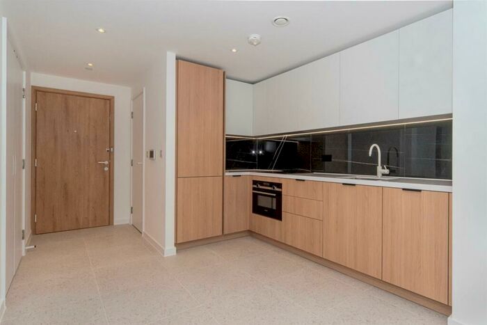 Studio To Rent In Cendal Crescent, Whitechapel, E1