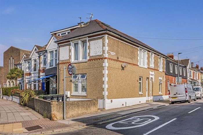 1 Bedroom Flat For Sale In Tangier Road, Portsmouth, PO3