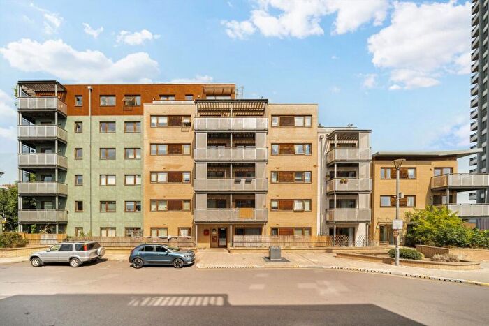 2 Bedroom Flat To Rent In Trevithick Way, Bow, E3