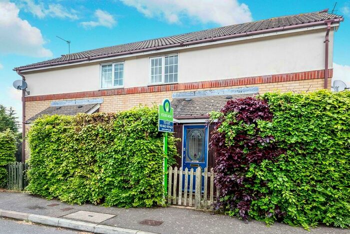 2 Bedroom House To Rent In Kings Walden Rise, Stevenage, Hertfordshire, SG2