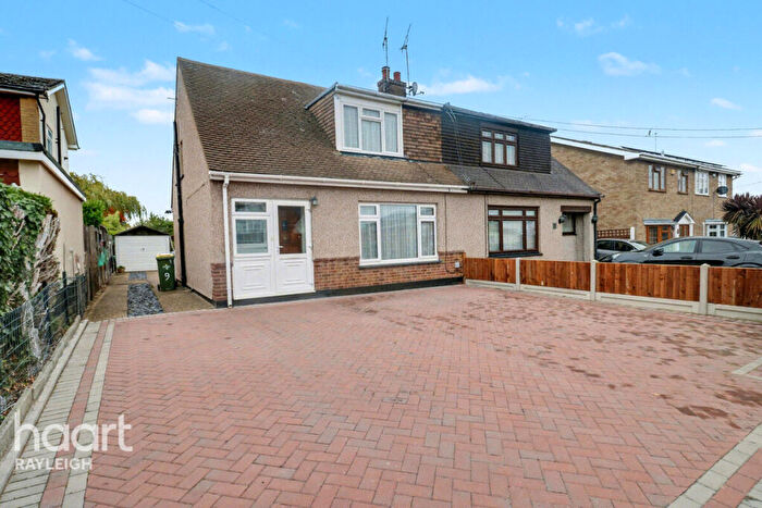 3 Bedroom Semi-Detached House For Sale In Louise Road, Rayleigh, SS6