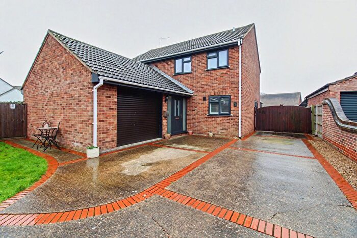 4 Bedroom Detached House For Sale In Winmer Avenue, Great Yarmouth, NR29