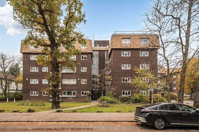 3 Bedroom Flat For Sale In Lodge Close, Edgware, Greater London., HA8