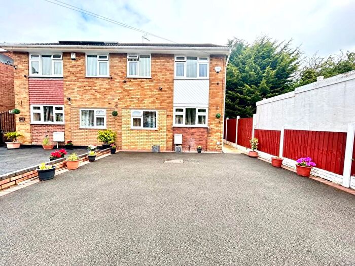 3 Bedroom Semi-Detached House To Rent In Cartwright Gardens, Tividale, Oldbury, B69