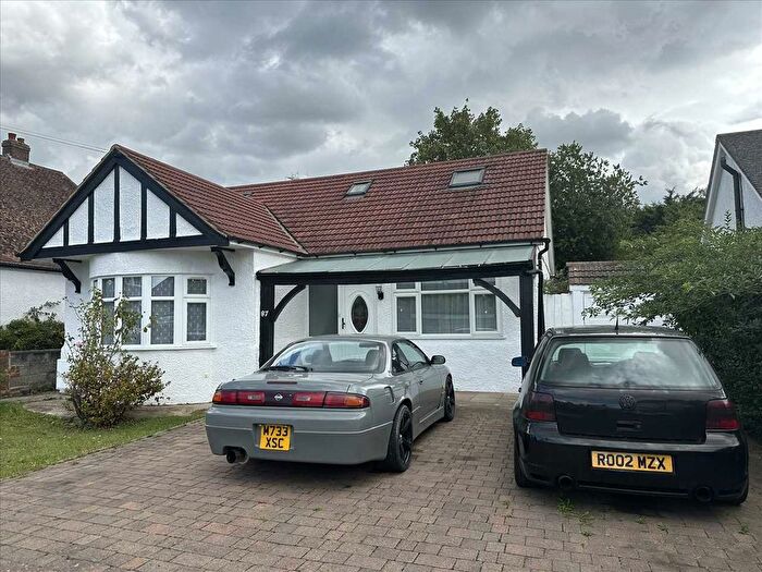 4 Bedroom Bungalow To Rent In Grasmere Gardens, Harrow, HA3
