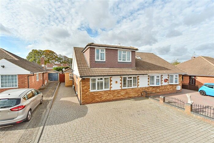 5 Bedroom Chalet For Sale In St. Margaret's Drive, Wigmore, Gillingham, Kent, ME8