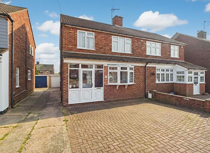 3 Bedroom Semi Detached House For Sale In Abbotts Drive, Stanford-Le-Hope, SS17