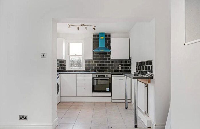 6 Bedroom Property To Rent In Nova Road, Broad Green, CR0