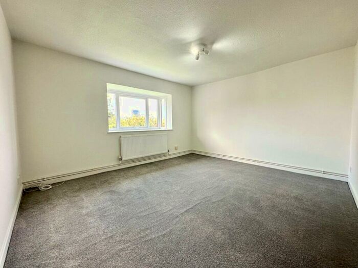 2 Bedroom Apartment To Rent In Canterbury Gardens, Salford, Greater Manchester, M5