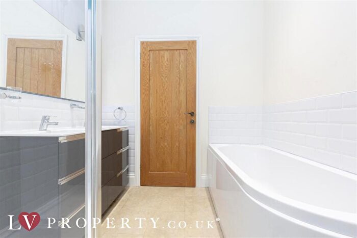 2 Bedroom Apartment To Rent In James Street, Jewellery Quarter, Birmingham, West Midlands, B3