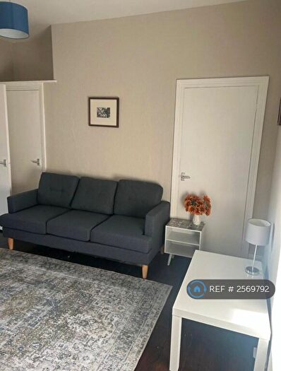 2 Bedroom Flat To Rent In Chippendale Place, Newcastle Upon Tyne, NE2
