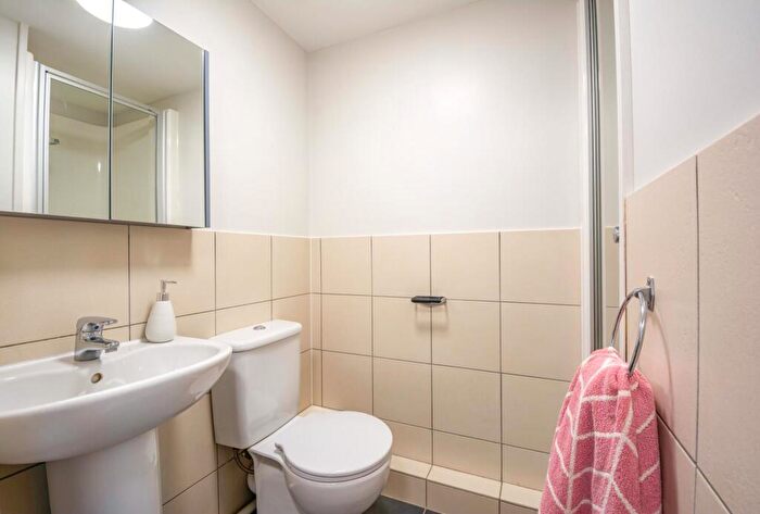 6 Bedroom Private Halls To Rent In Burley Road, Leeds, LS3