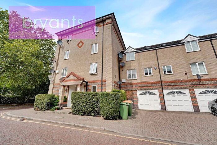 2 Bedroom Flat For Sale In Concorde Drive, London, E6