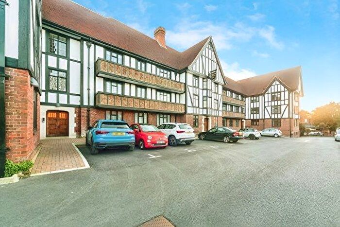 1 Bedroom Flat To Rent In Lammas Lane Queens Close, Esher, KT10