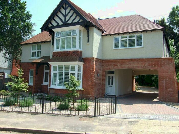 3 Bedroom Maisonette To Rent In Tower Court, Tower Road, Tadworth, KT20