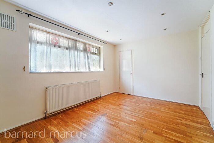 2 Bedroom Semi-Detached House For Sale In Merland Rise, Tadworth, KT20