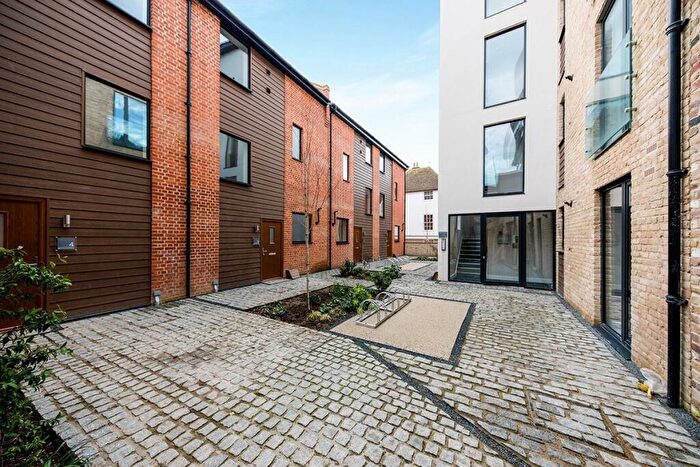 4 Bedroom Flat To Rent In Stour Street, Canterbury, Kent, CT1