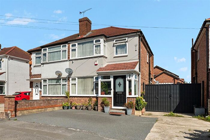 4 Bedroom Semi-detached House For Sale In Granville Road, Hayes, UB3