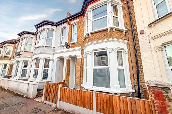 3 Bedroom Terraced House For Sale In Gordon Road, Southen-On-Sea, SS1