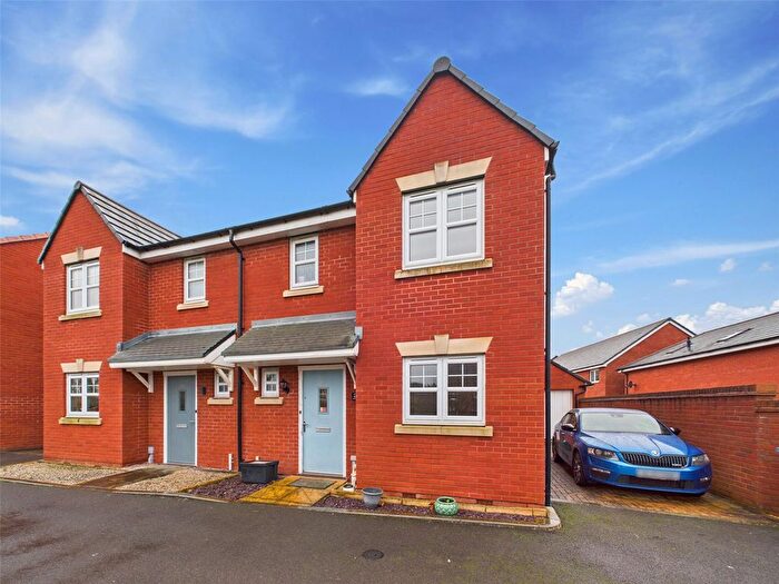 3 Bedroom Semi Detached House For Sale In Bromley Road Kingsway, Quedgeley, Gloucester, Gloucestershire, GL2