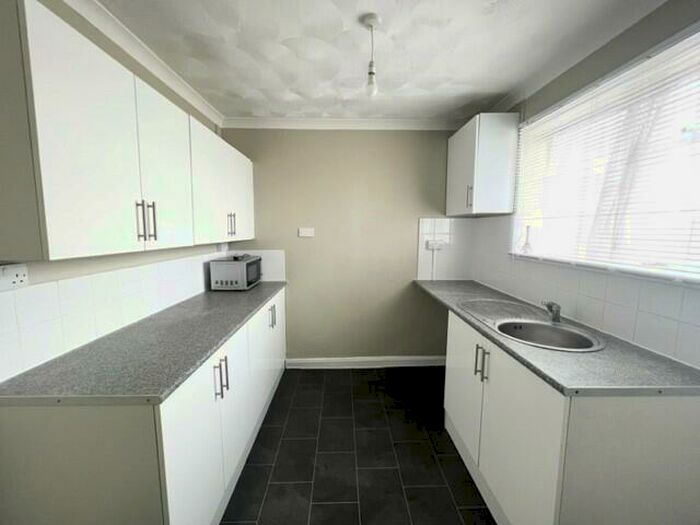 3 Bedroom Flat To Rent In The Broadway, Elm Park, RM12