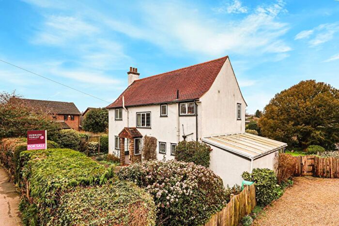 3 Bedroom Semi-Detached House For Sale In Farleigh Road, Warlingham, CR6