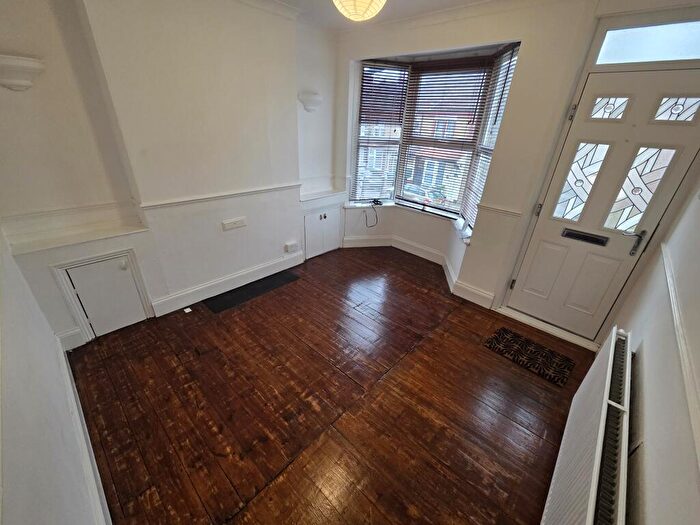 3 Bedroom House To Rent In St Saviours Crescent, Luton, LU1