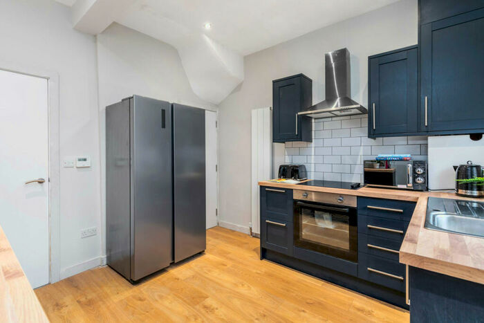5 Bedroom House To Rent In Talbot Mount, Leeds, LS4