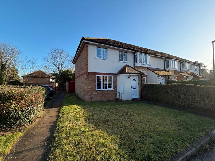 3 Bedroom Semi-Detached House To Rent In Chagny Close, Letchworth Garden City, SG6