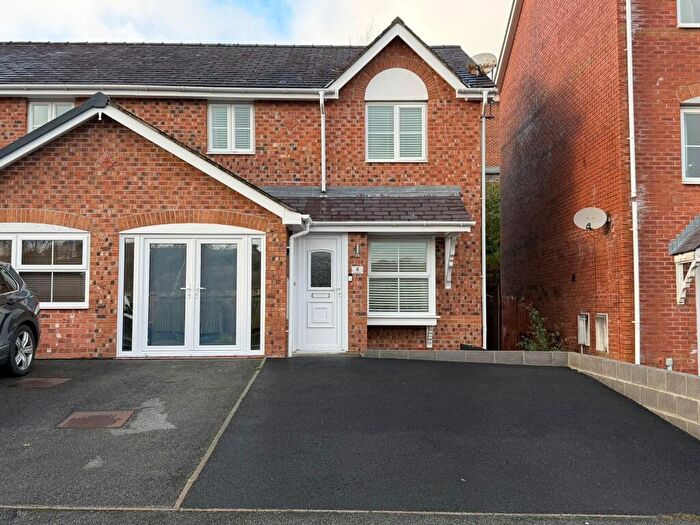 3 Bedroom Semi Detached House For Sale In Bangor, Gwynedd, LL57