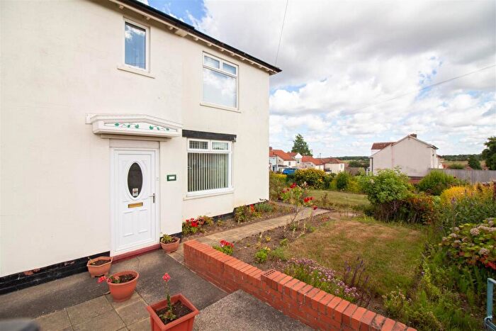 2 Bedroom Flat To Rent In Tennyson Green, Kenton, NE3