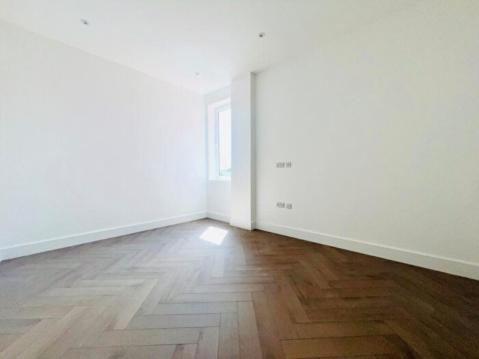 2 Bedroom Flat To Rent In High Street, Flat, CR0