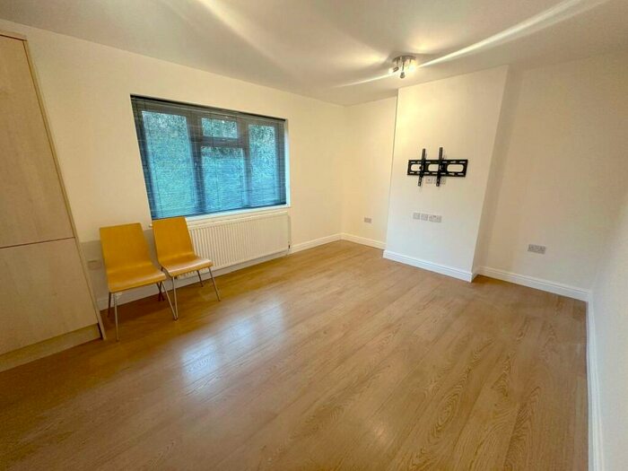 2 Bedroom Maisonette To Rent In Bittacy Hill, London, NW7